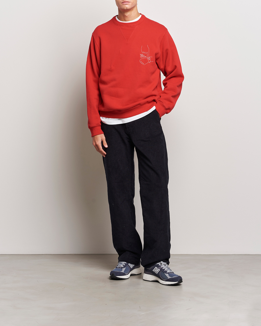 Men | Sweaters & Knitwear | Nudie Jeans | Lasse Future Crew Neck Sweatshirt Red Alert