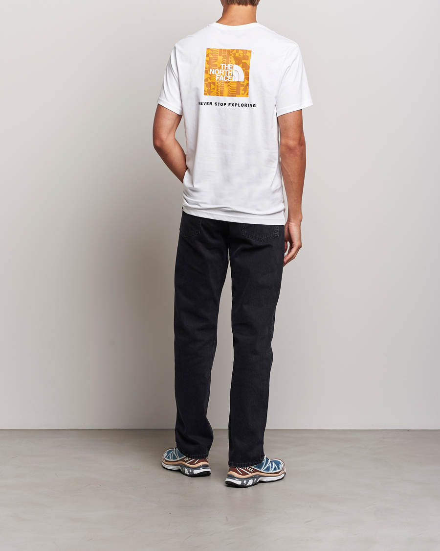 Men | T-Shirts | The North Face | Redbox Tee White/Summit Gold