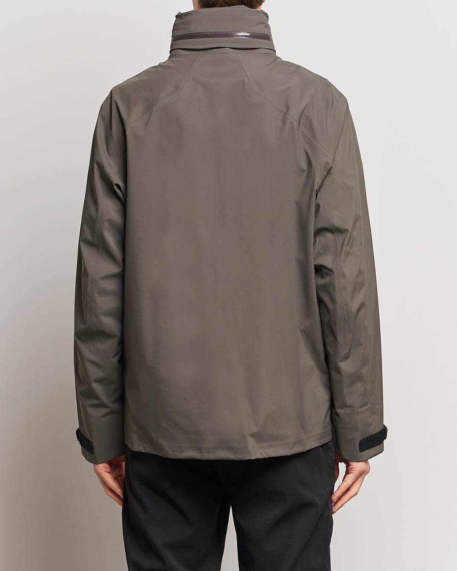 Men | Coats & Jackets | Arc'teryx Veilance | Field Jacket Shade