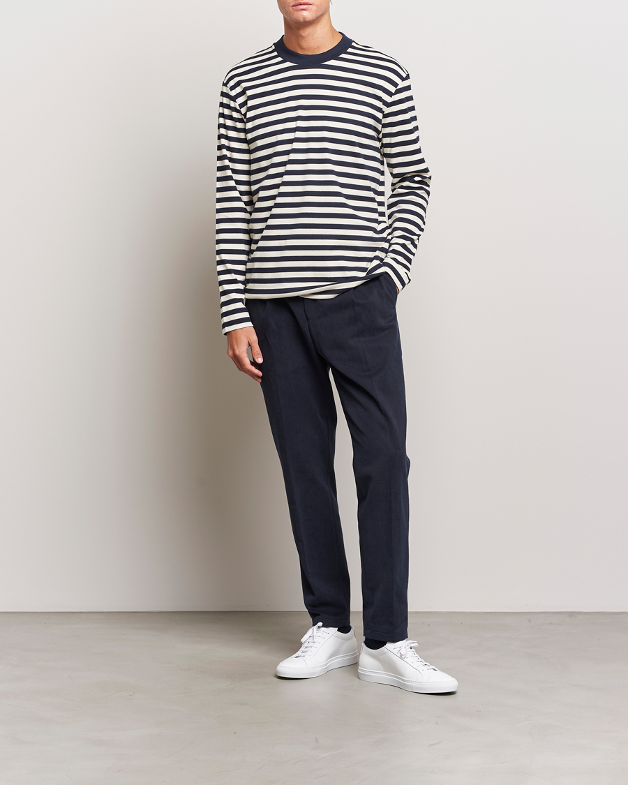 Men | T-Shirts | Sunspel | Heavyweight Mock Neck Long Sleeve T-Shirt Navy/Ecru