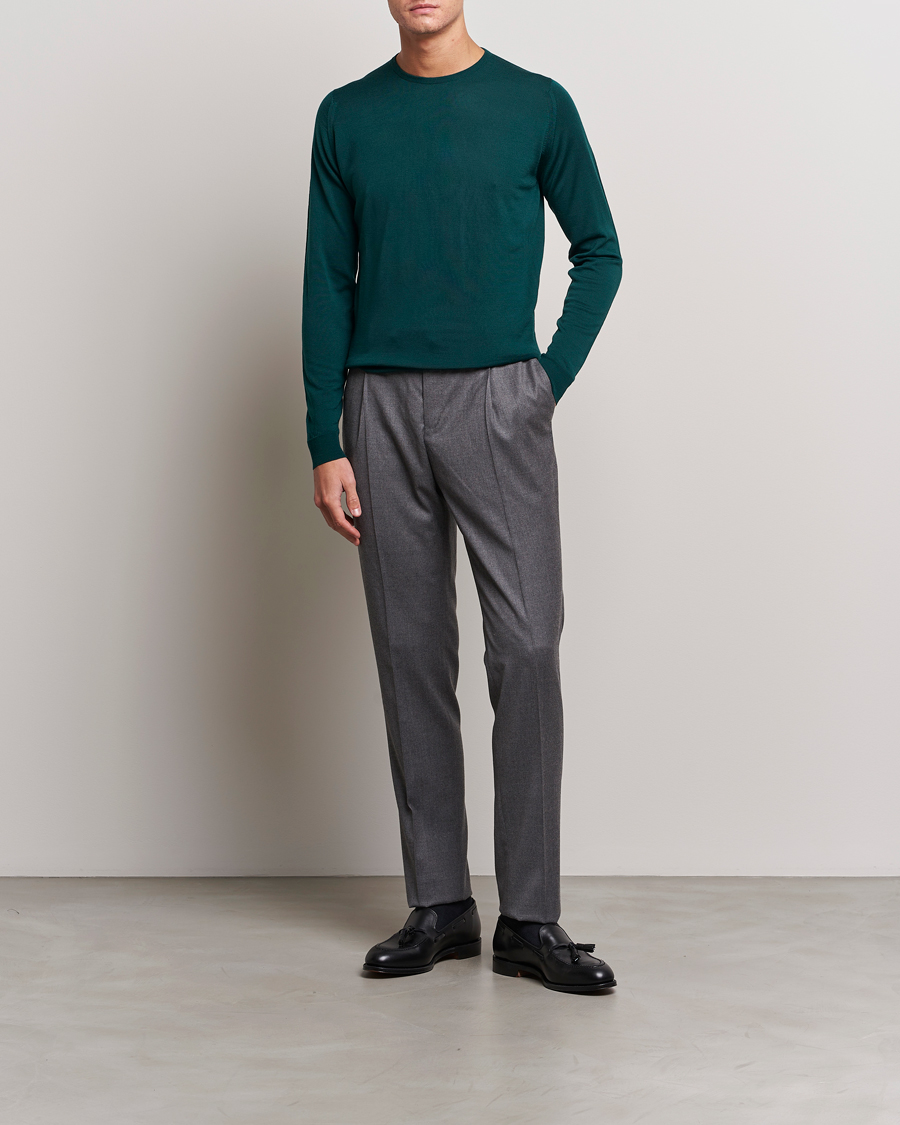 Men | Sweaters & Knitwear | John Smedley | Lundy Extra Fine Merino Crew Neck Pine Green