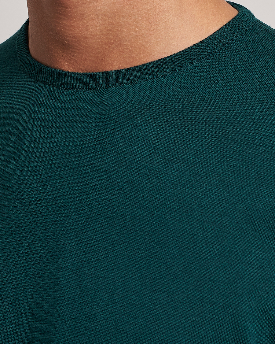 Men | Sweaters & Knitwear | John Smedley | Lundy Extra Fine Merino Crew Neck Pine Green