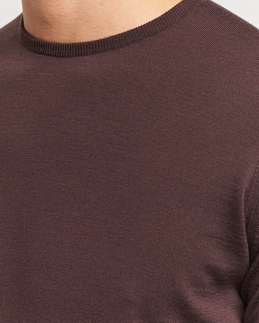Men | Sweaters & Knitwear | John Smedley | Lundy Extra Fine Merino Crew Neck Truffle Brown