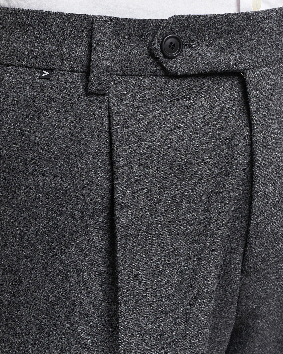 Men | Trousers | BOSS BLACK | Perin Tech Flannel Pleated Trousers Dark Grey