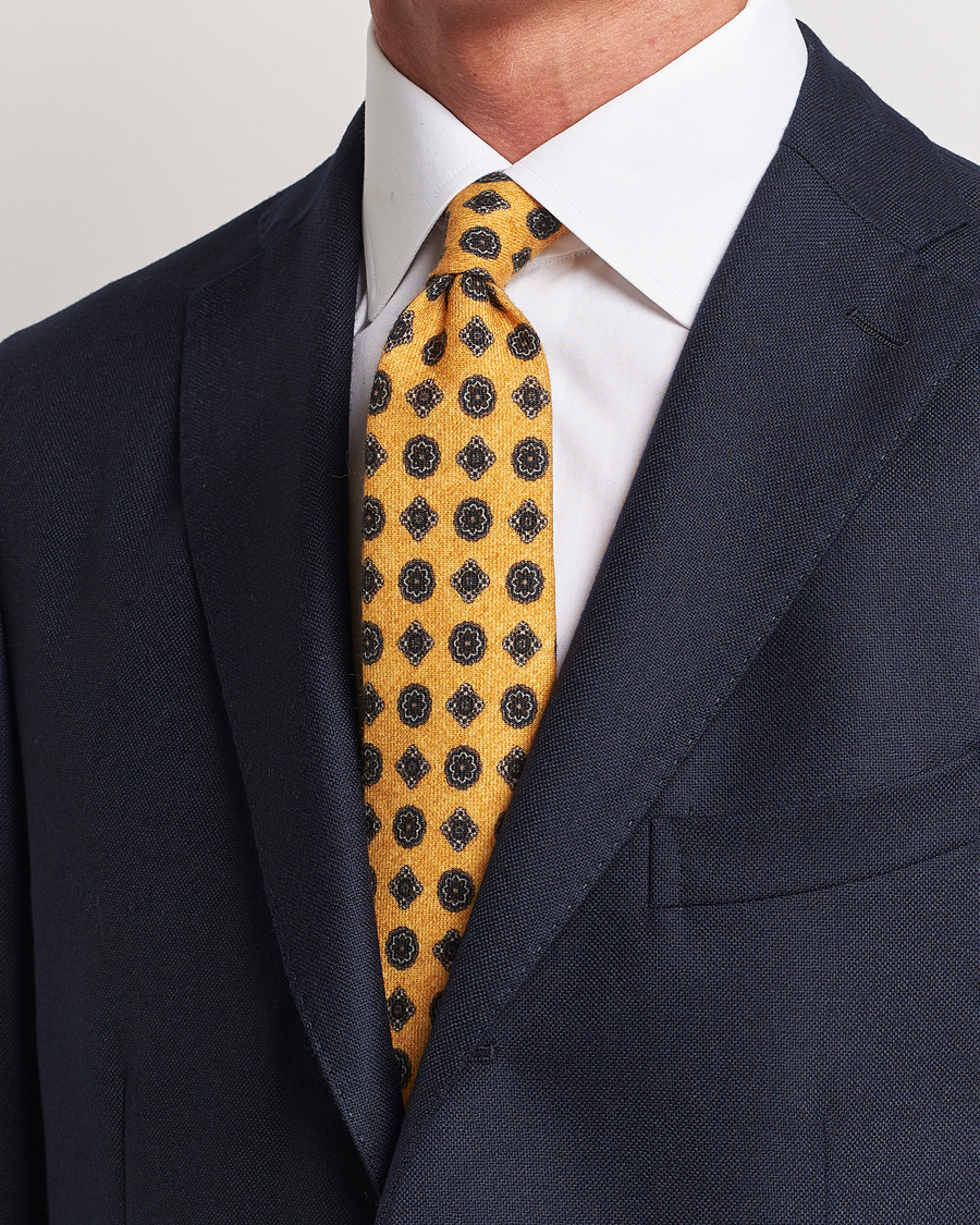 Men | Amanda Christensen Wool Flannel 8cm Printed Medallion Tie Yellow | Amanda Christensen | Wool Flannel 8cm Printed Medallion Tie Yellow