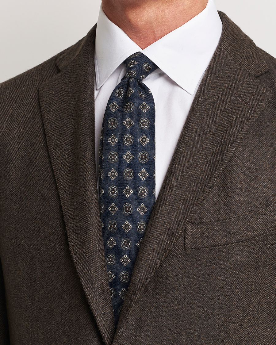 Men |  | Amanda Christensen | Wool Flannel 8cm Printed Medallion Tie Navy