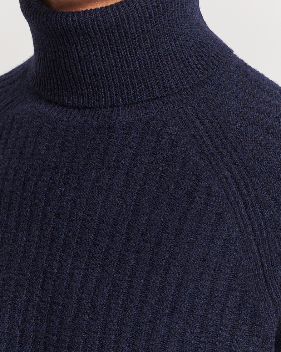 Men | Sweaters & Knitwear | GANT | Lambswool Textured Rollneck Evening Blue