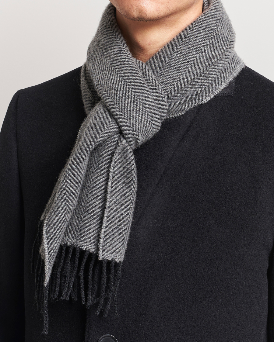 Men | Begg & Co Herringbone Cashmere Scarf 30*170cm Grey | Begg & Co | Herringbone Cashmere Scarf 30*170cm Grey