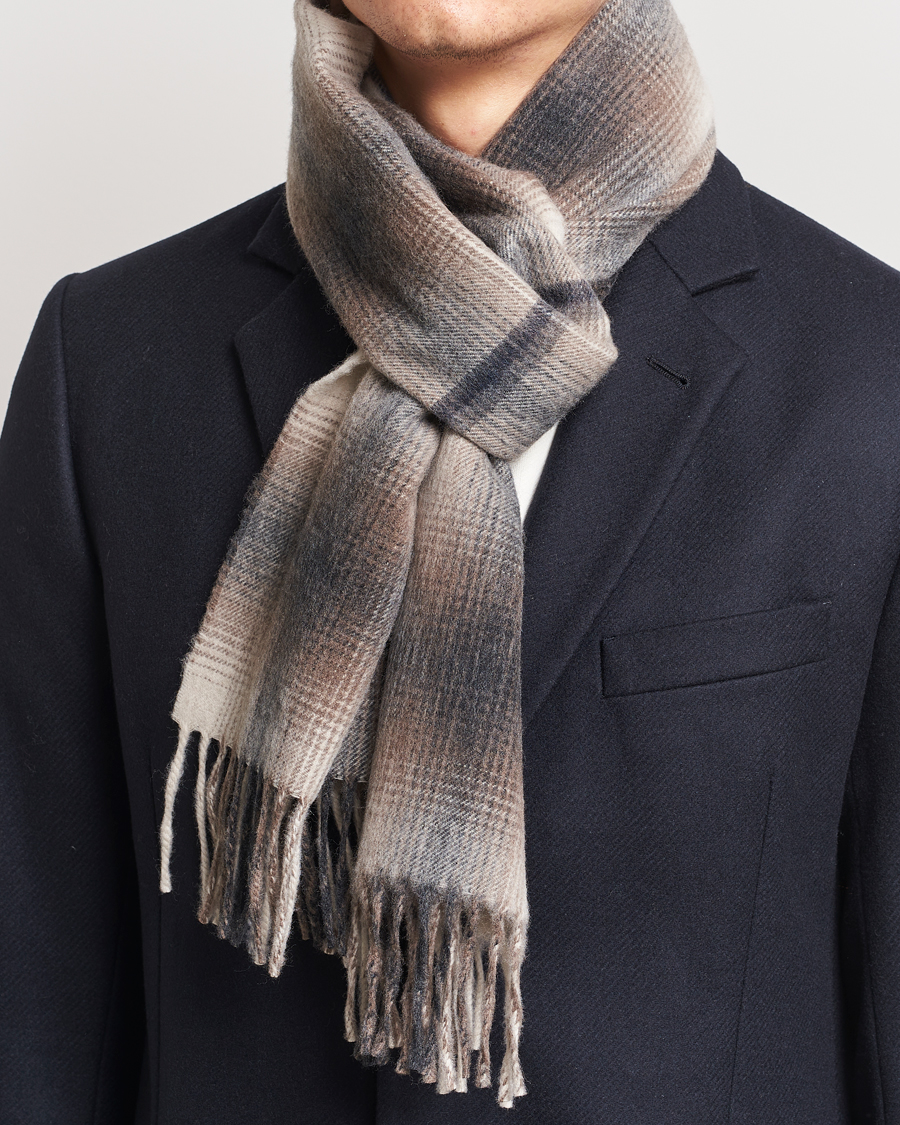 Men | Begg & Co Wool/Cashmere Shadow Check Scarf 32*180cm Natural Grey | Begg & Co | Wool/Cashmere Shadow Check Scarf 32*180cm Natural Grey