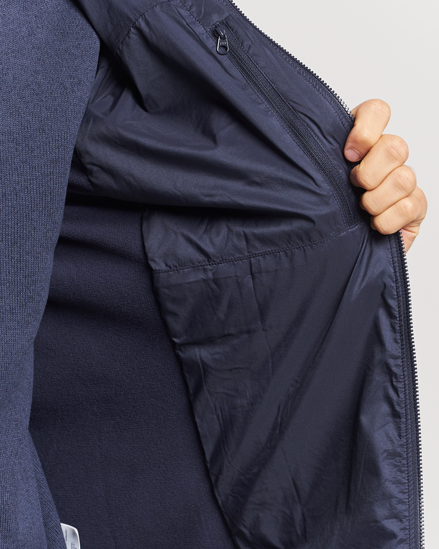 Men | Coats & Jackets | Arc'teryx | Atom Hooded Jacket Black Sapphire