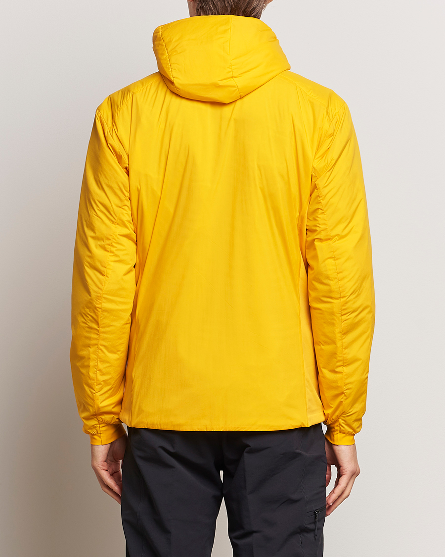 ARC'TERYX イエロージャケット フード付き Arc'teryx Atom Hooded Jacket Edziza Yellow at CareOfCarl.com