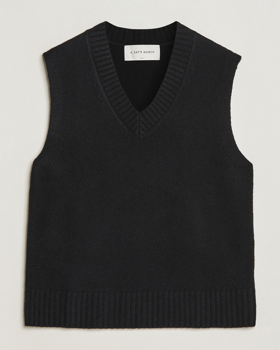 Men | Pullovers | A Day's March | Wigtown Lambswool Vest Black