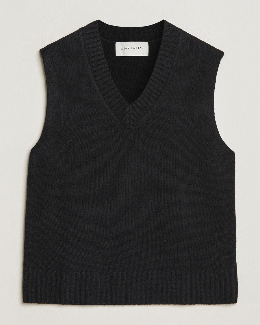 Men | Sweaters & Knitwear | A Day's March | Wigtown Lambswool Vest Black