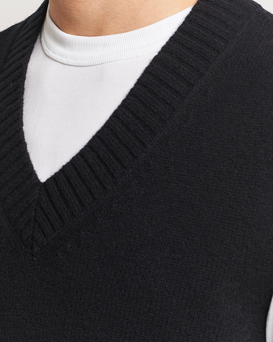 Men | Sweaters & Knitwear | A Day's March | Wigtown Lambswool Vest Black