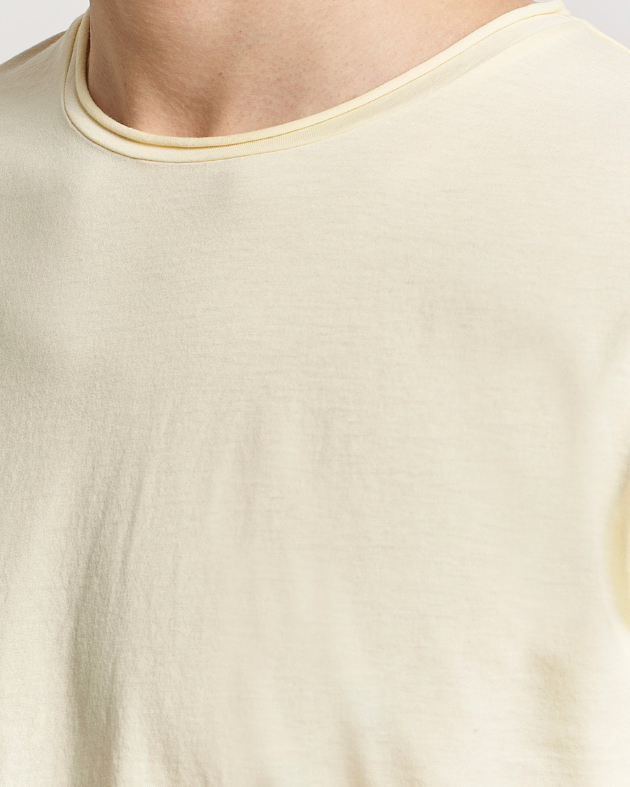 Men | T-Shirts | Filippa K | Roll Neck Crew Neck T-Shirt Soft Yellow