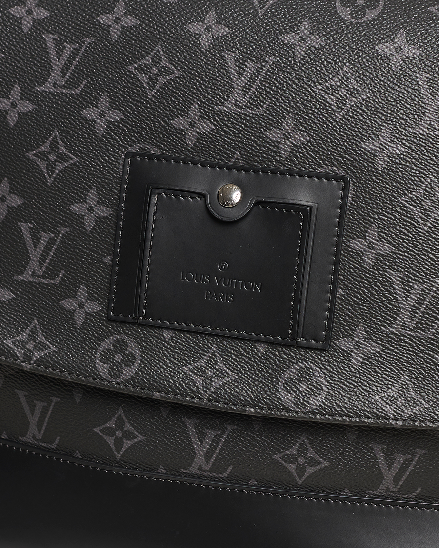 Men | Louis Vuitton Pre-Owned Messenger Voyager MM Bag Monogram Eclipse | Louis Vuitton Pre-Owned | Messenger Voyager MM Bag Monogram Eclipse