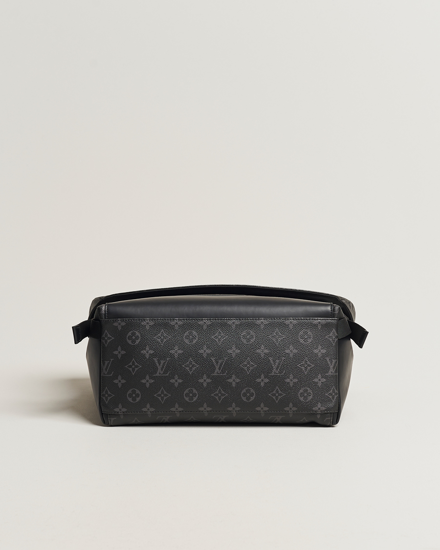 Men | Louis Vuitton Pre-Owned Messenger Voyager MM Bag Monogram Eclipse | Louis Vuitton Pre-Owned | Messenger Voyager MM Bag Monogram Eclipse