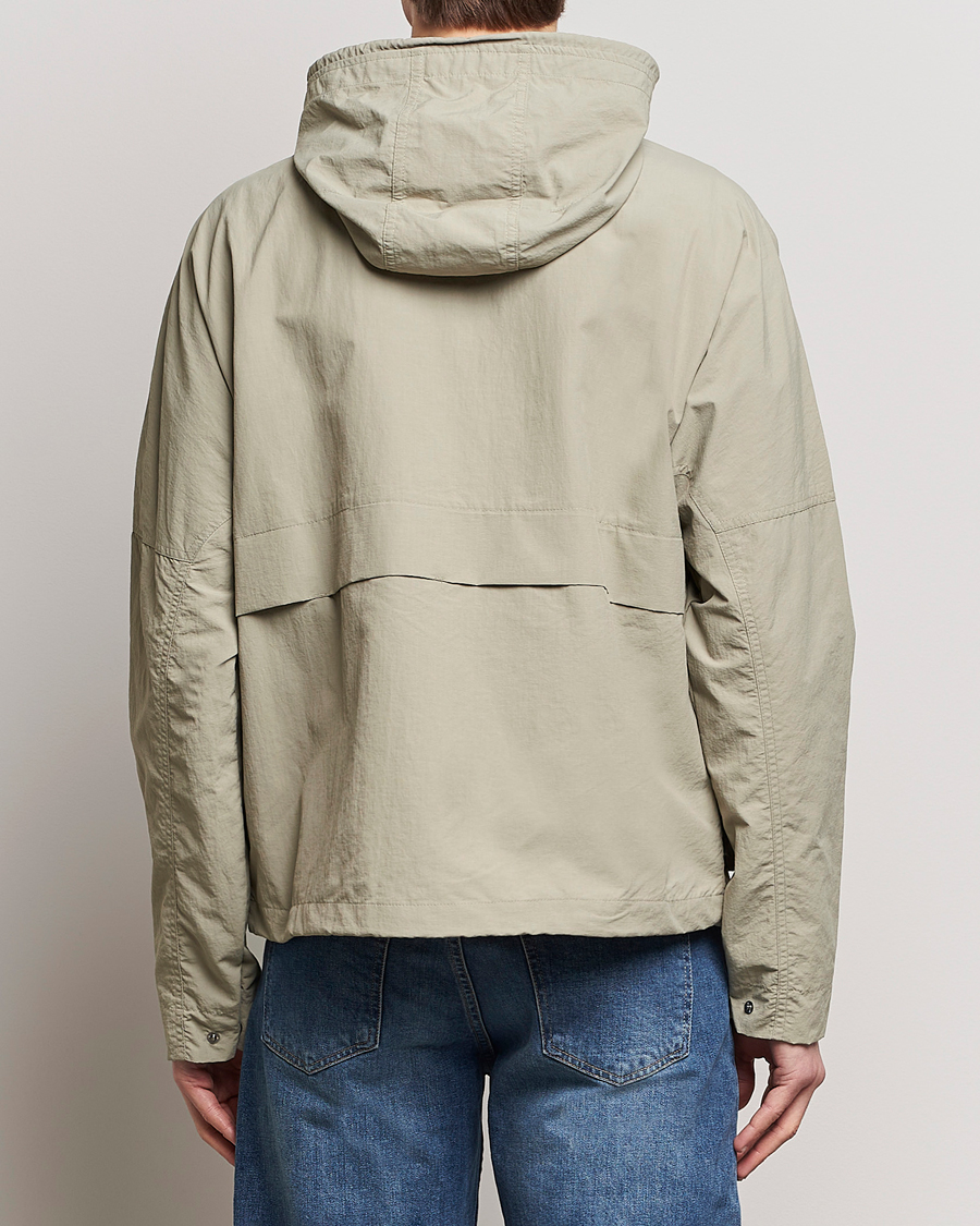 Men | Coats & Jackets | Fred Perry | Cropped Ripstop Hooded Jacket Warm Grey