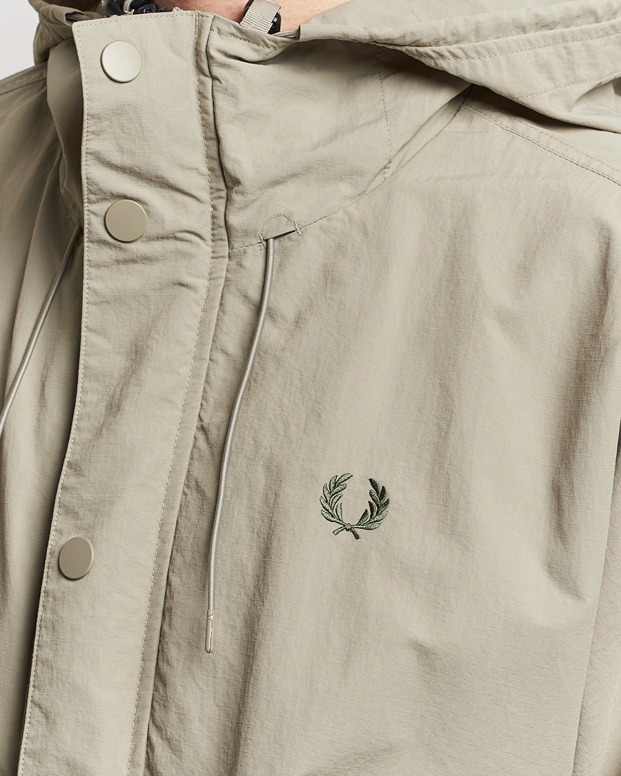 Men | Coats & Jackets | Fred Perry | Cropped Ripstop Hooded Jacket Warm Grey