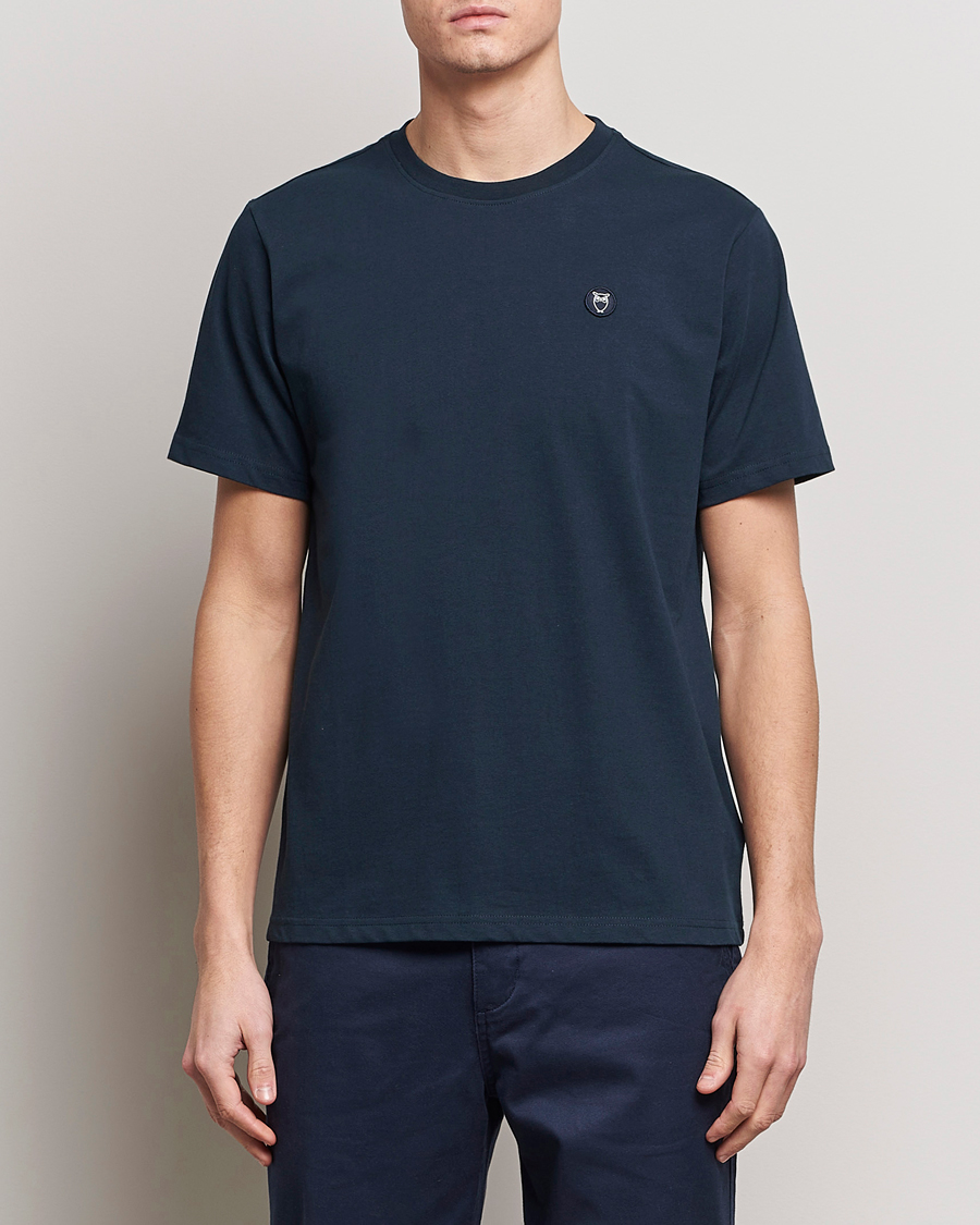 Men | T-Shirts | KnowledgeCotton Apparel | Loke Badge T-Shirt Total Eclipse