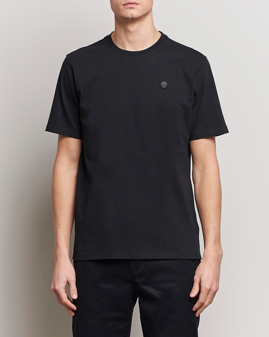 Men | T-Shirts | KnowledgeCotton Apparel | Loke Badge T-Shirt Jet Black