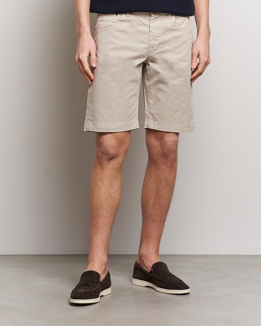 Men | Shorts | Jacob Cohën | Nicolas Cotton Gabardine Shorts Beige