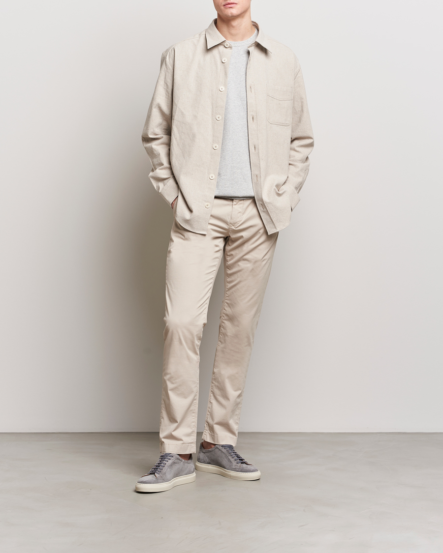 Men | Trousers | Jacob Cohën | Bobby Cotton Gabardine Chinos Beige