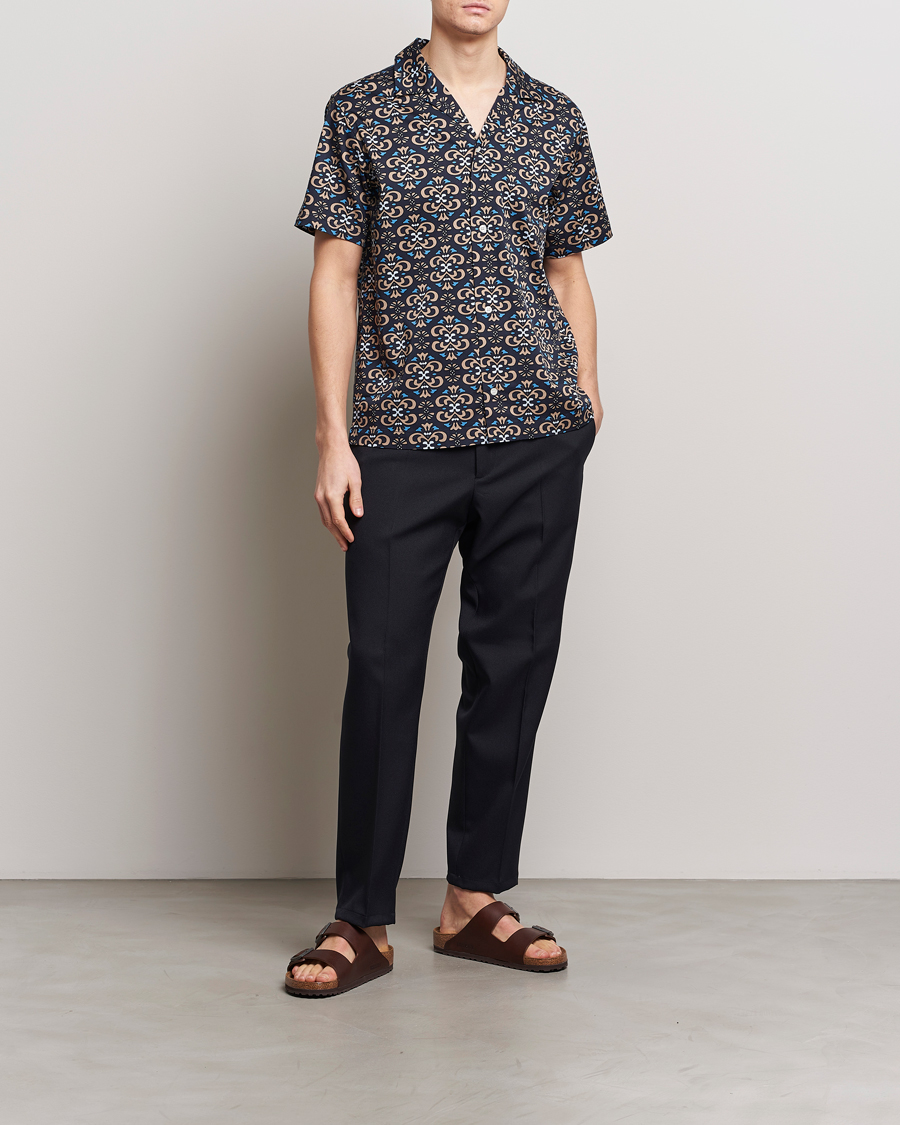 Men | Shirts | LES DEUX | Hendrix Printed Short Sleeve Shirt Dark Navy