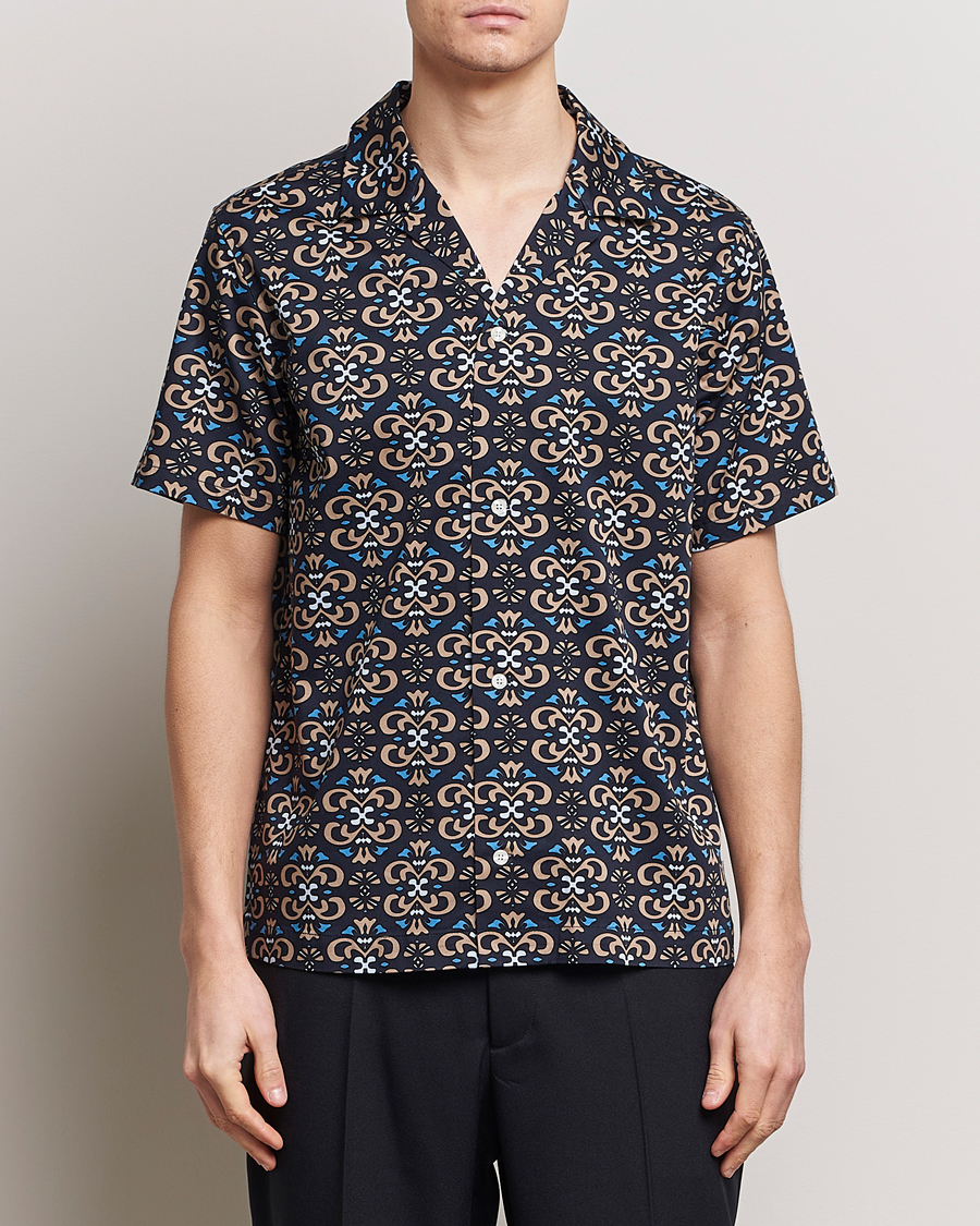 Men | Shirts | LES DEUX | Hendrix Printed Short Sleeve Shirt Dark Navy