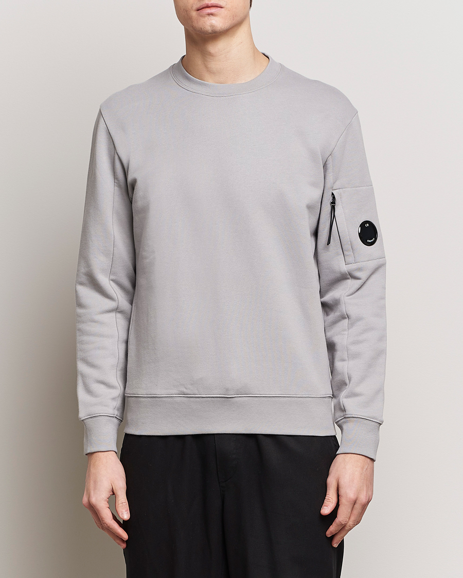 Men | Sweaters & Knitwear | C.P. Company | Diagonal Raised Fleece Lens Sweatshirt Light Grey