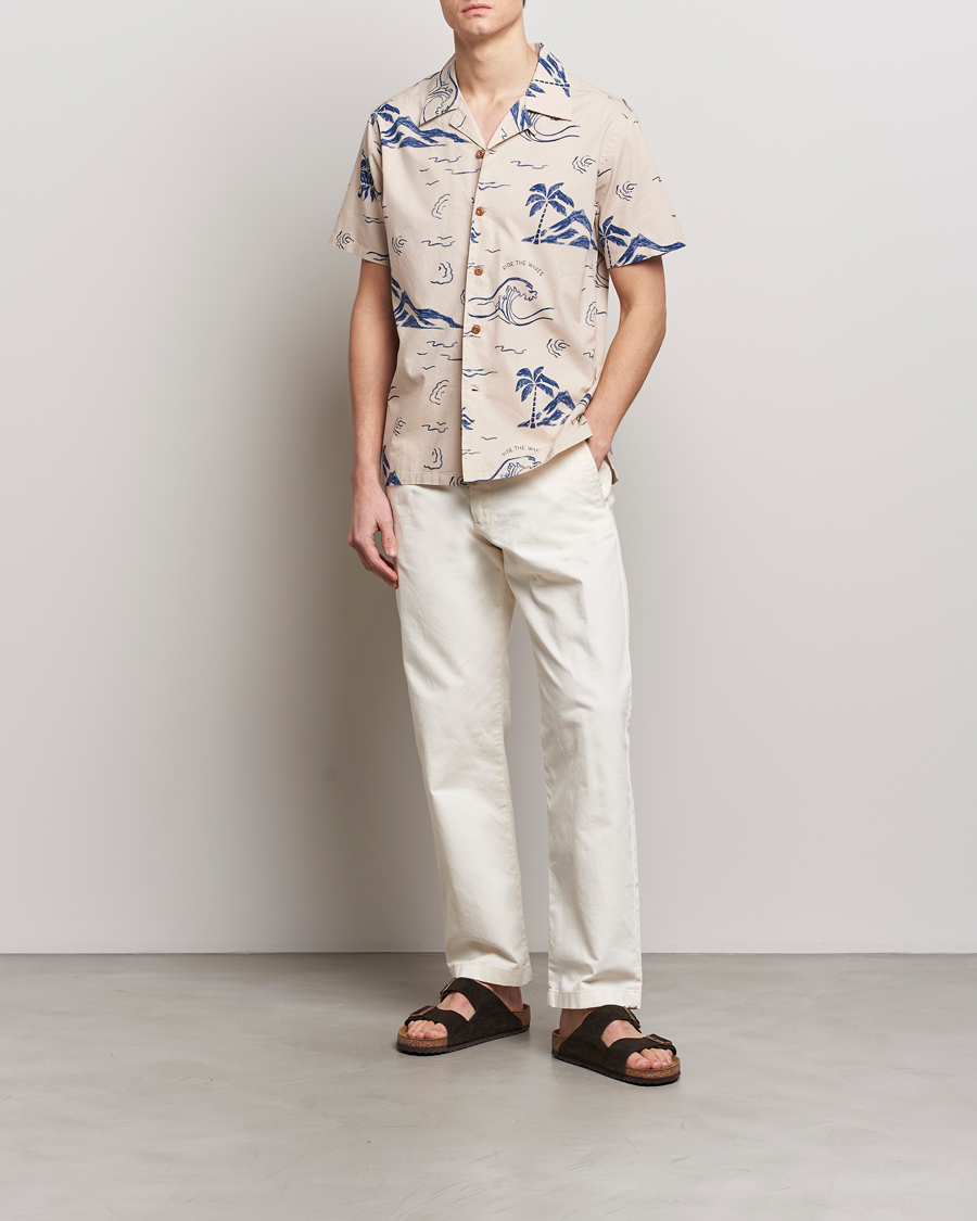 Men | Shirts | Nudie Jeans | Arvid Printed Waves Hawaii Short Sleeve Shirt Ecru