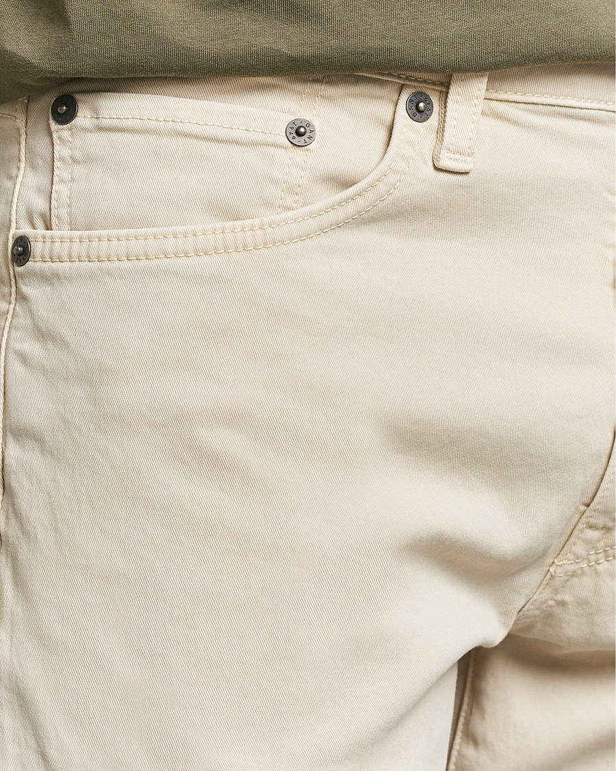 Men | Trousers | GANT | Hayes Desert Jeans Silky Beige