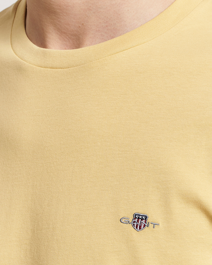 Men | T-Shirts | GANT | The Original T-Shirt Dusty Yellow