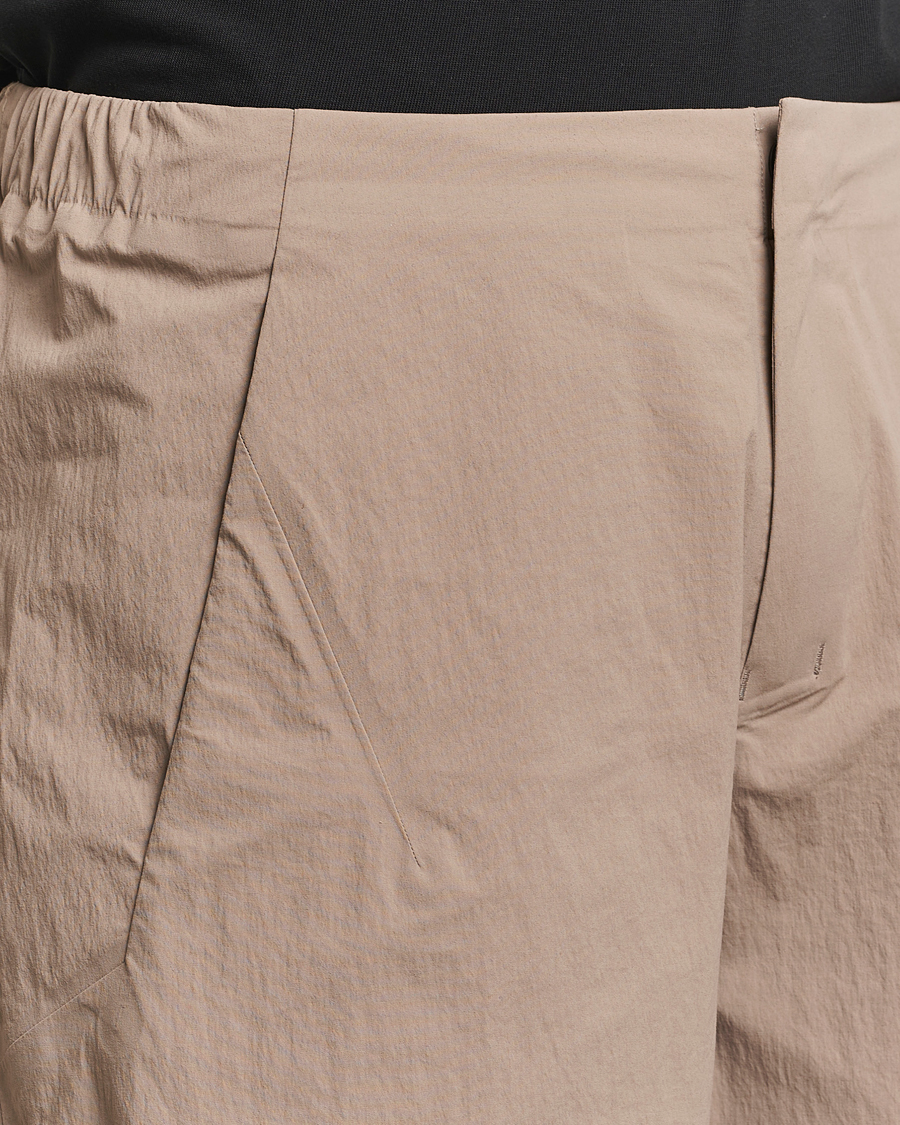 Men | Shorts | Arc'teryx Veilance | Spere Lightweight Water Repellent Shorts Soil