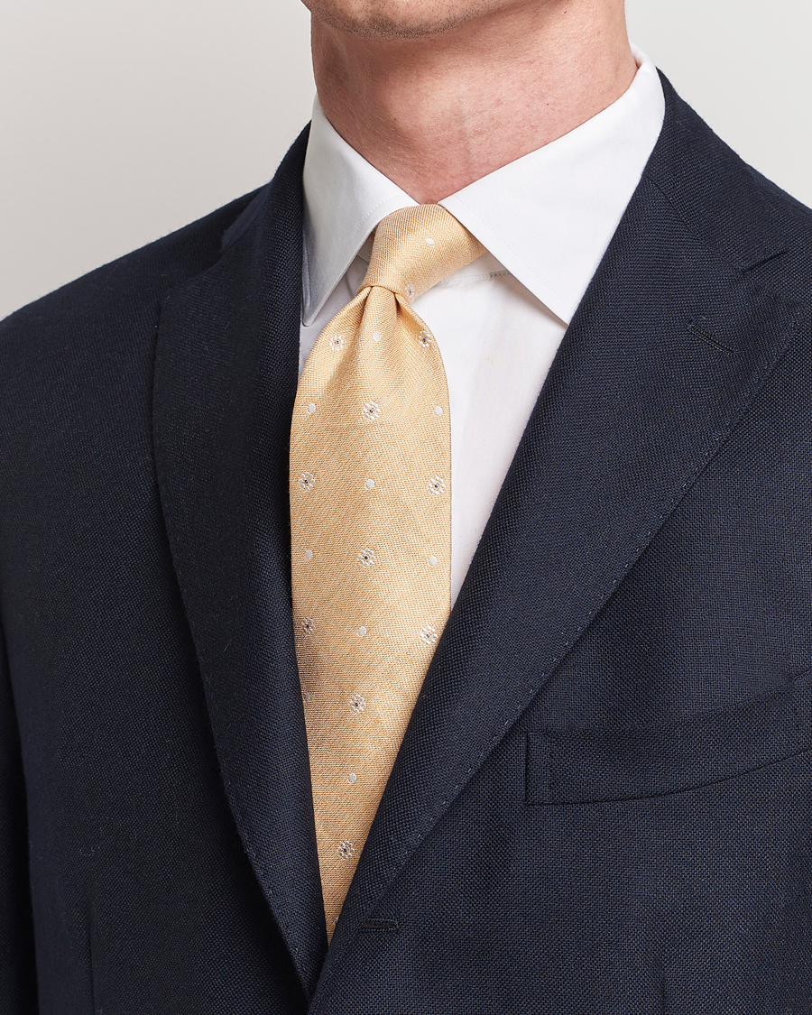 Men |  | Amanda Christensen | Cotton/Silk/Linen Printed Flower 8cm Tie Yellow