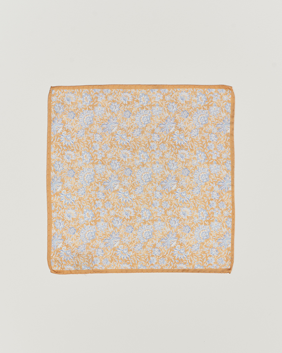 Men | Amanda Christensen Silk Oxford Printed Flower Pocket Square Yellow | Amanda Christensen | Silk Oxford Printed Flower Pocket Square Yellow