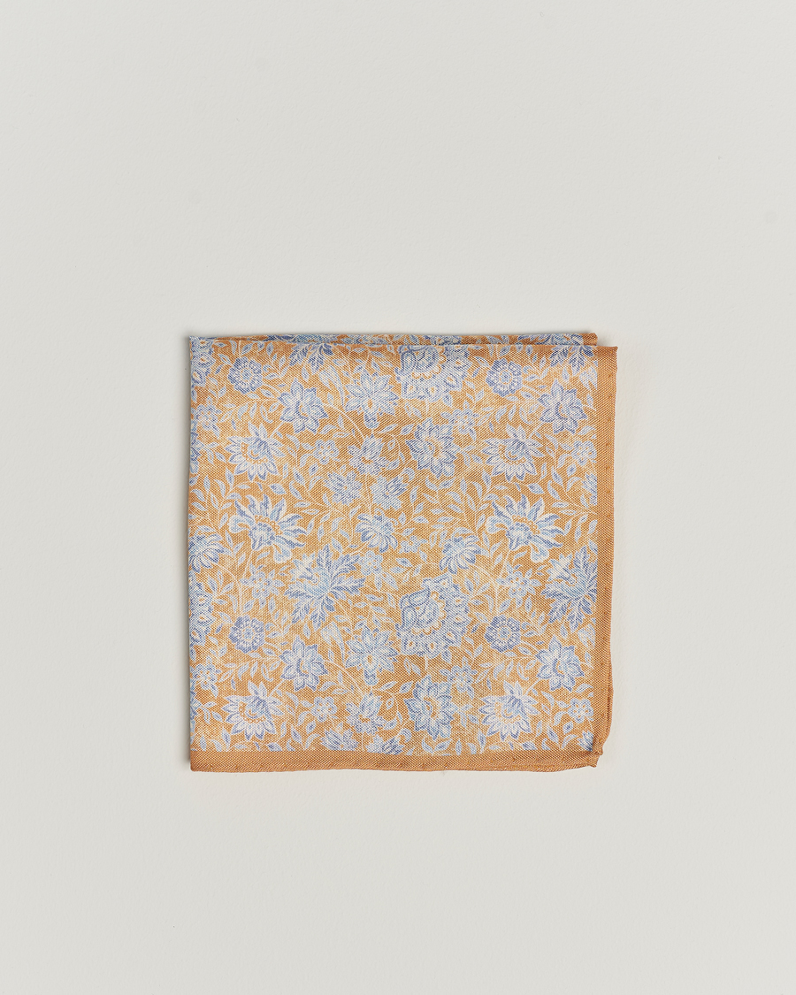Men | Amanda Christensen Silk Oxford Printed Flower Pocket Square Yellow | Amanda Christensen | Silk Oxford Printed Flower Pocket Square Yellow