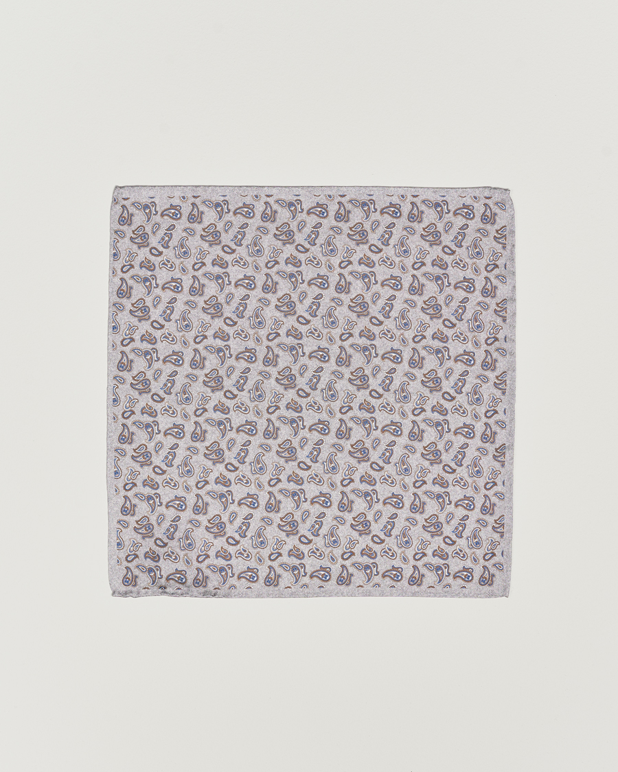 Men | Amanda Christensen Silk Oxford Printed Paisley Pocket Square Light Grey | Amanda Christensen | Silk Oxford Printed Paisley Pocket Square Light Grey