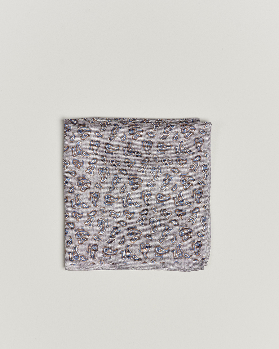 Men | Amanda Christensen Silk Oxford Printed Paisley Pocket Square Light Grey | Amanda Christensen | Silk Oxford Printed Paisley Pocket Square Light Grey