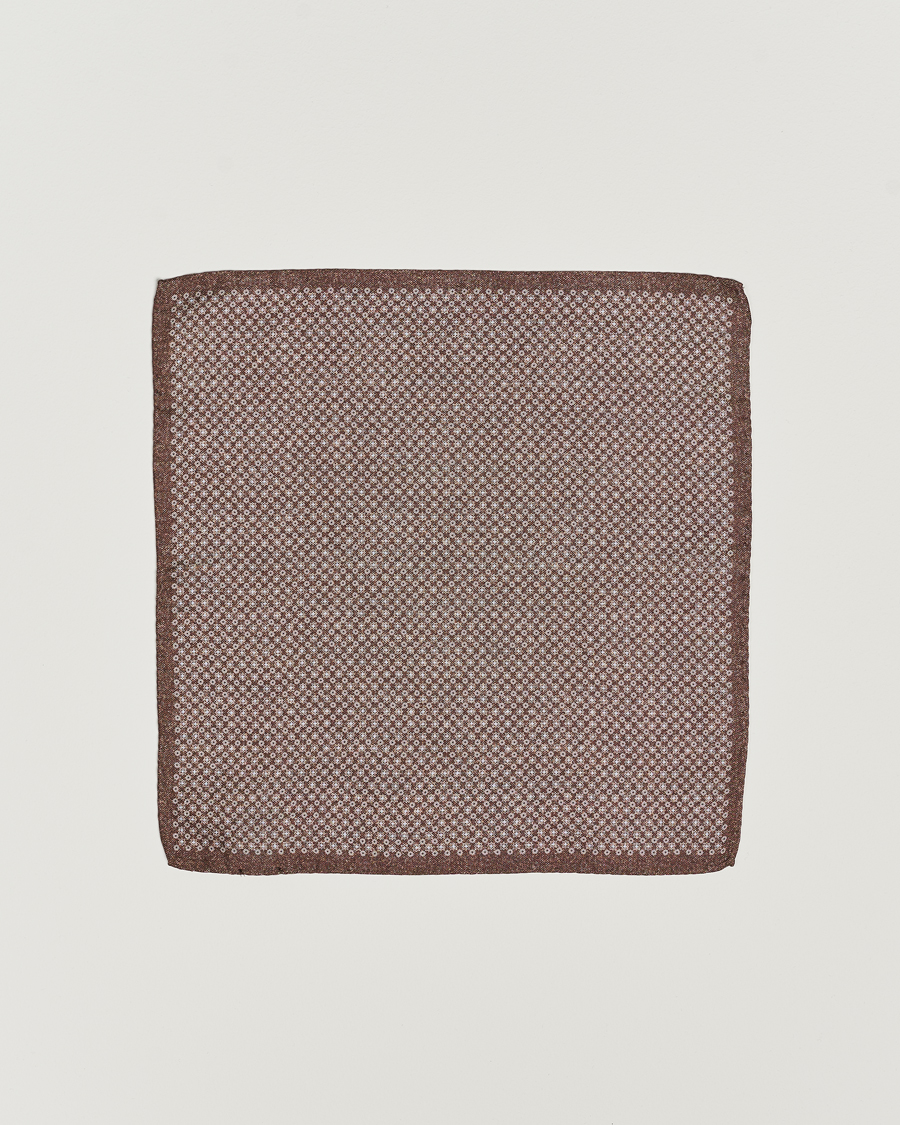 Men | Amanda Christensen Silk Oxford Printed Flower Pocket Square Dark Brown | Amanda Christensen | Silk Oxford Printed Flower Pocket Square Dark Brown