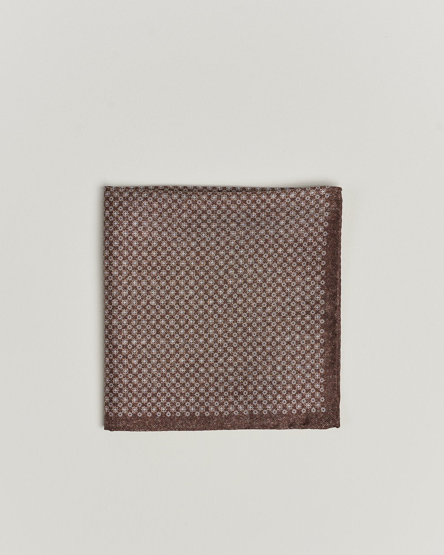 Men | Amanda Christensen Silk Oxford Printed Flower Pocket Square Dark Brown | Amanda Christensen | Silk Oxford Printed Flower Pocket Square Dark Brown