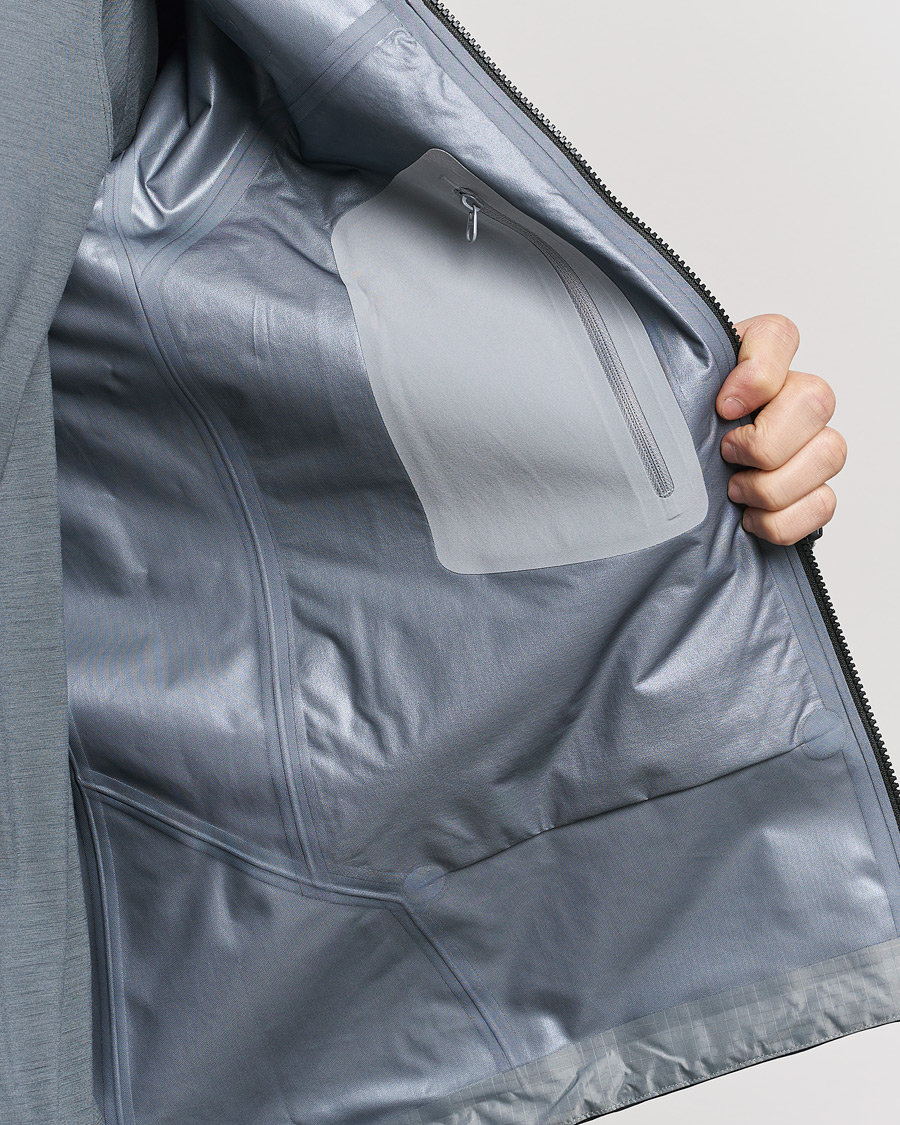 Men | Coats & Jackets | Arc'teryx | Beta Jacket Black