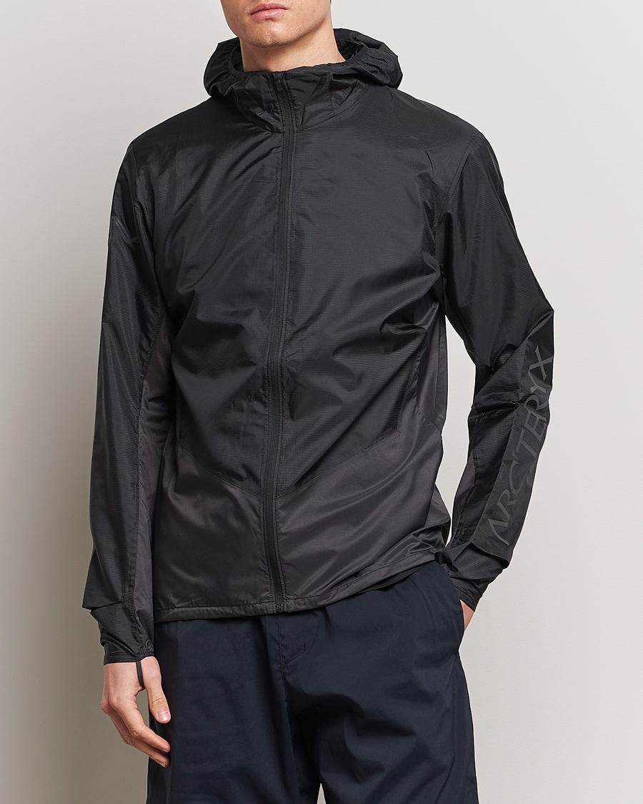 Men | Clothing | Arc\'teryx | Norvan Windshell Hooded Jacket Black/Graphite