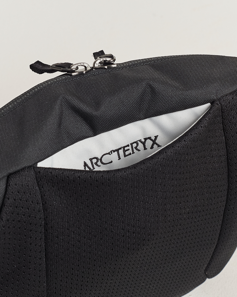 Arc'teryx Mantis 2 Waist Pack Black at CareOfCarl.com