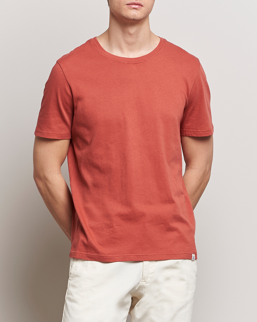 Men | Merz b. Schwanen | Merz b. Schwanen | Organic Cotton Washed Crew Neck T-Shirt Newman Red