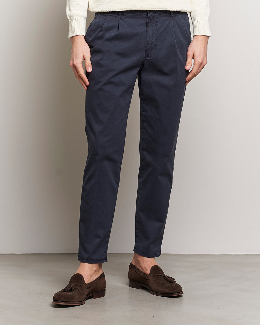 Men | Trousers | Incotex | Tapered Fit Pleated Slacks Navy