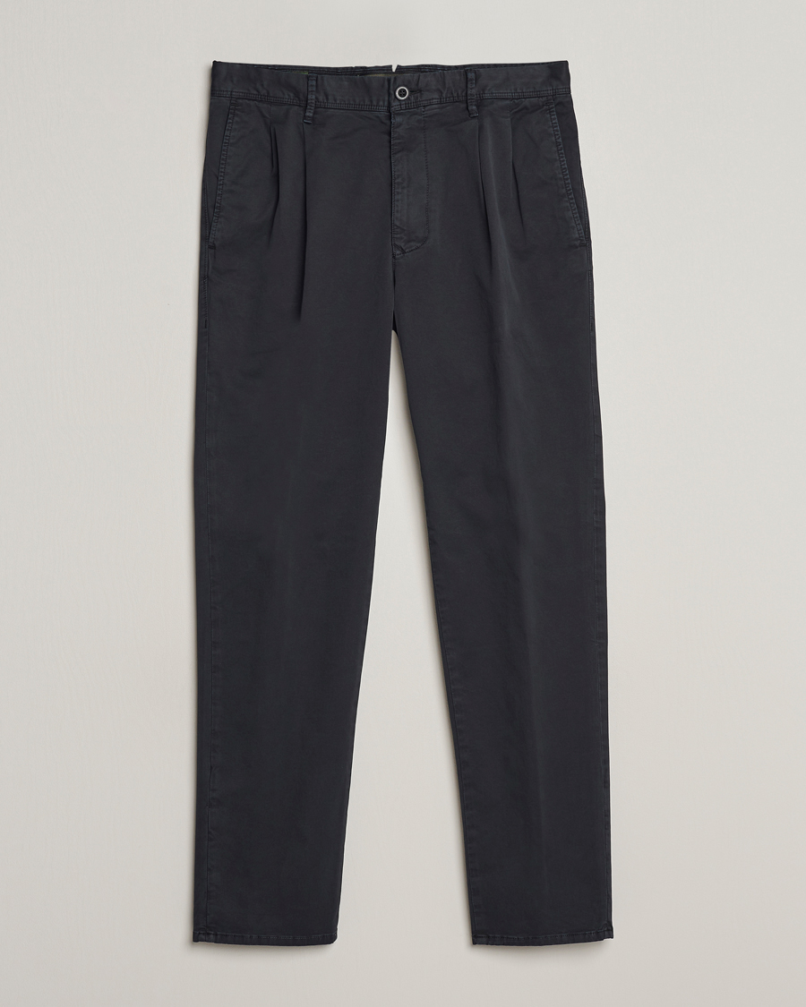 Men | Trousers | Incotex | Tapered Fit Pleated Slacks Black