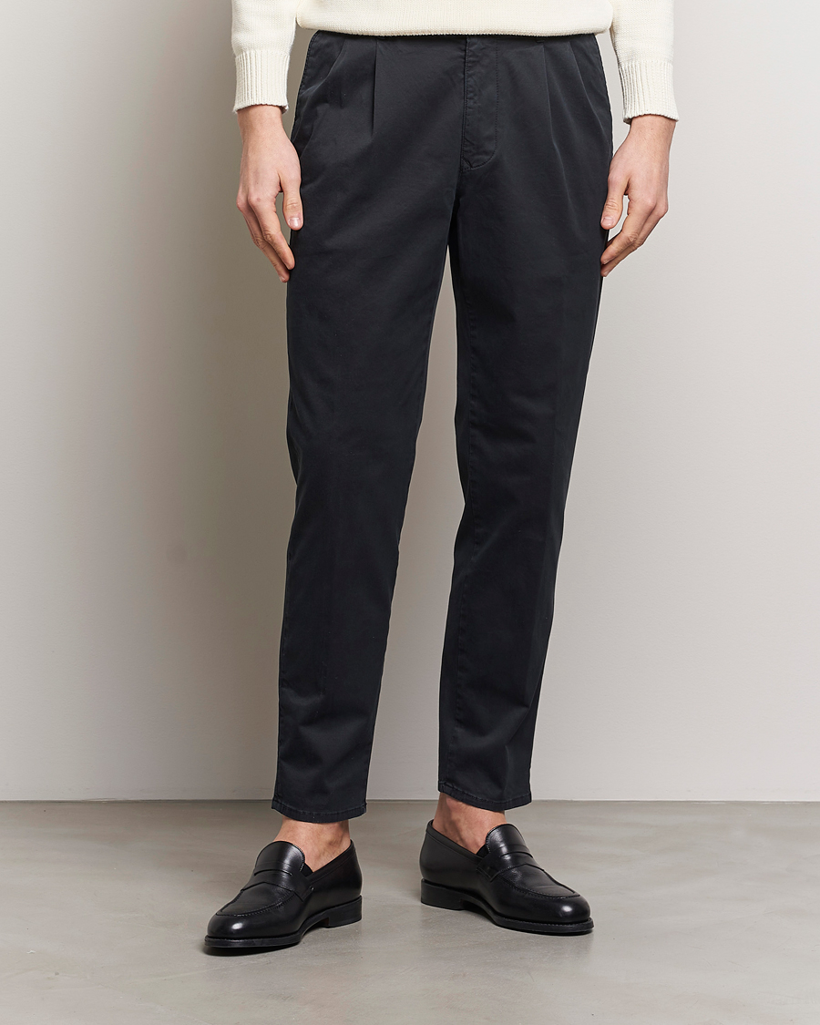Men | Trousers | Incotex | Tapered Fit Pleated Slacks Black
