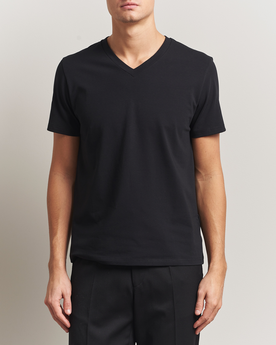 Men | T-Shirts | Filippa K | Organic Cotton V-Neck T-Shirt Black