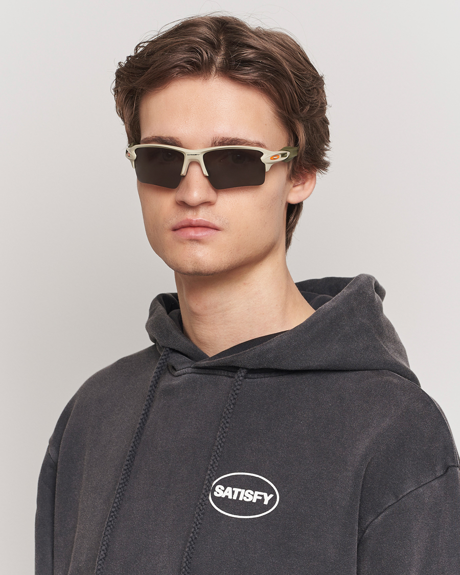 Men |  | Oakley | Flak 2.0 XL Sunglasses Matte Sand